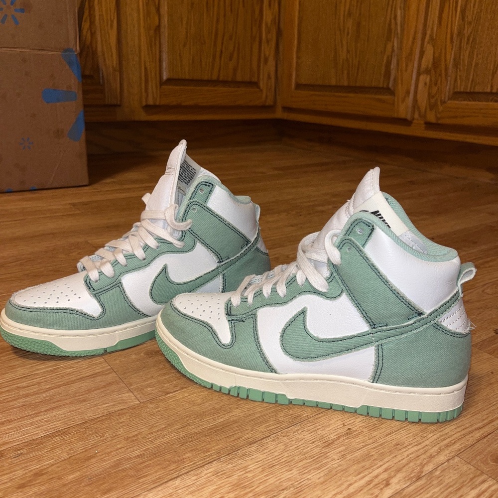 Brand new NIKE size 7